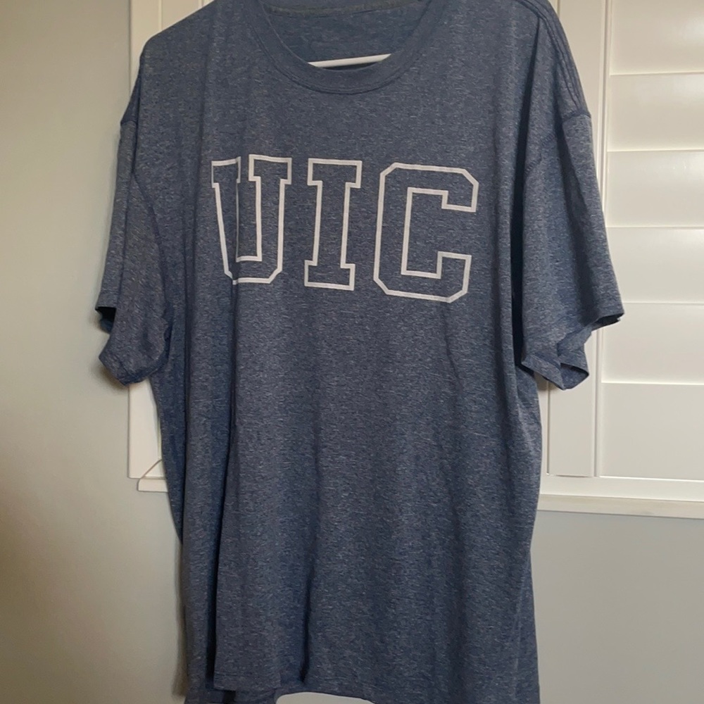 Univ of Illinois Chicago blue drifit tshirt